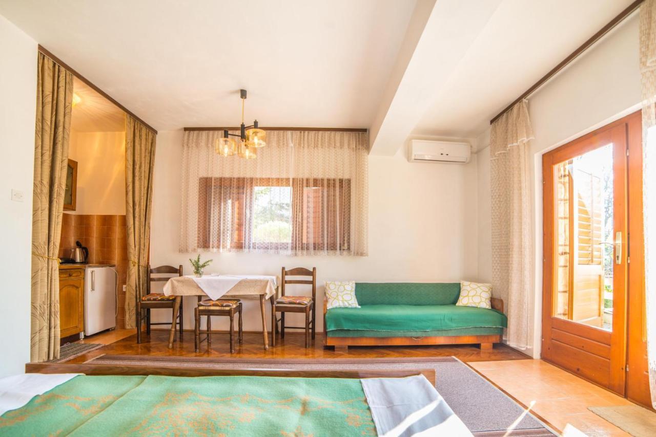 Apartments Antic 4255 Selce Exterior foto