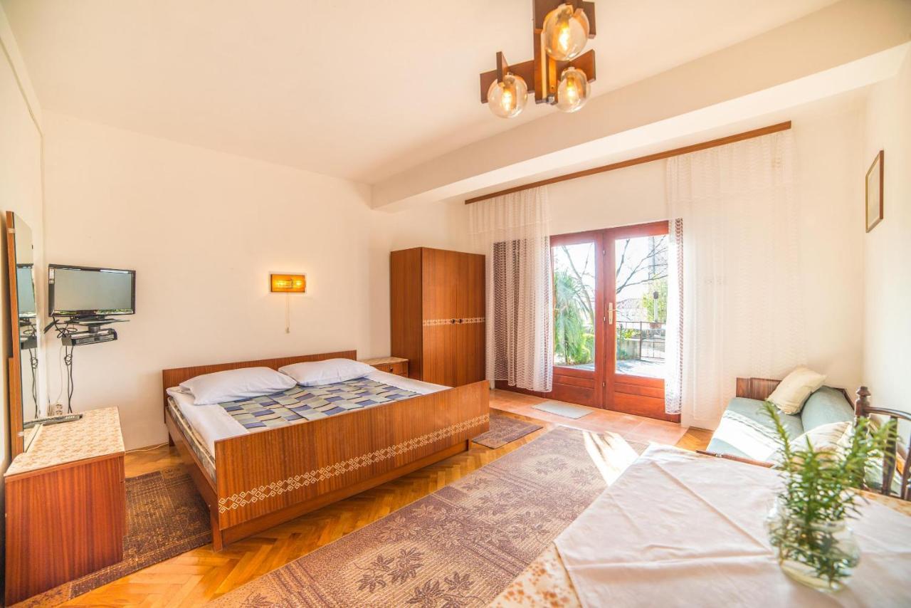 Apartments Antic 4255 Selce Exterior foto